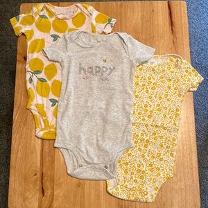 Set of 3 Bodysuits - Size 12M